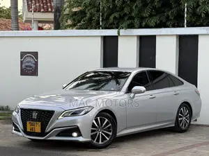Toyota Crown 2018 Silver