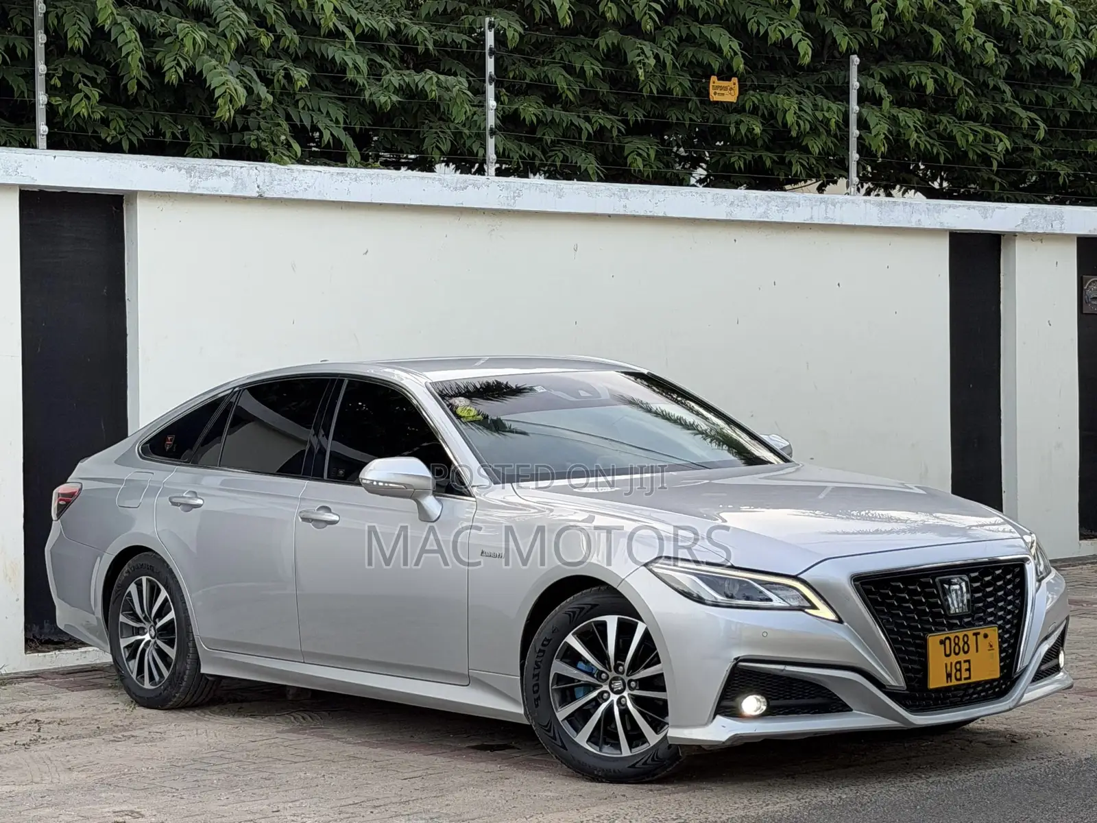 Toyota Crown 2018 Silver