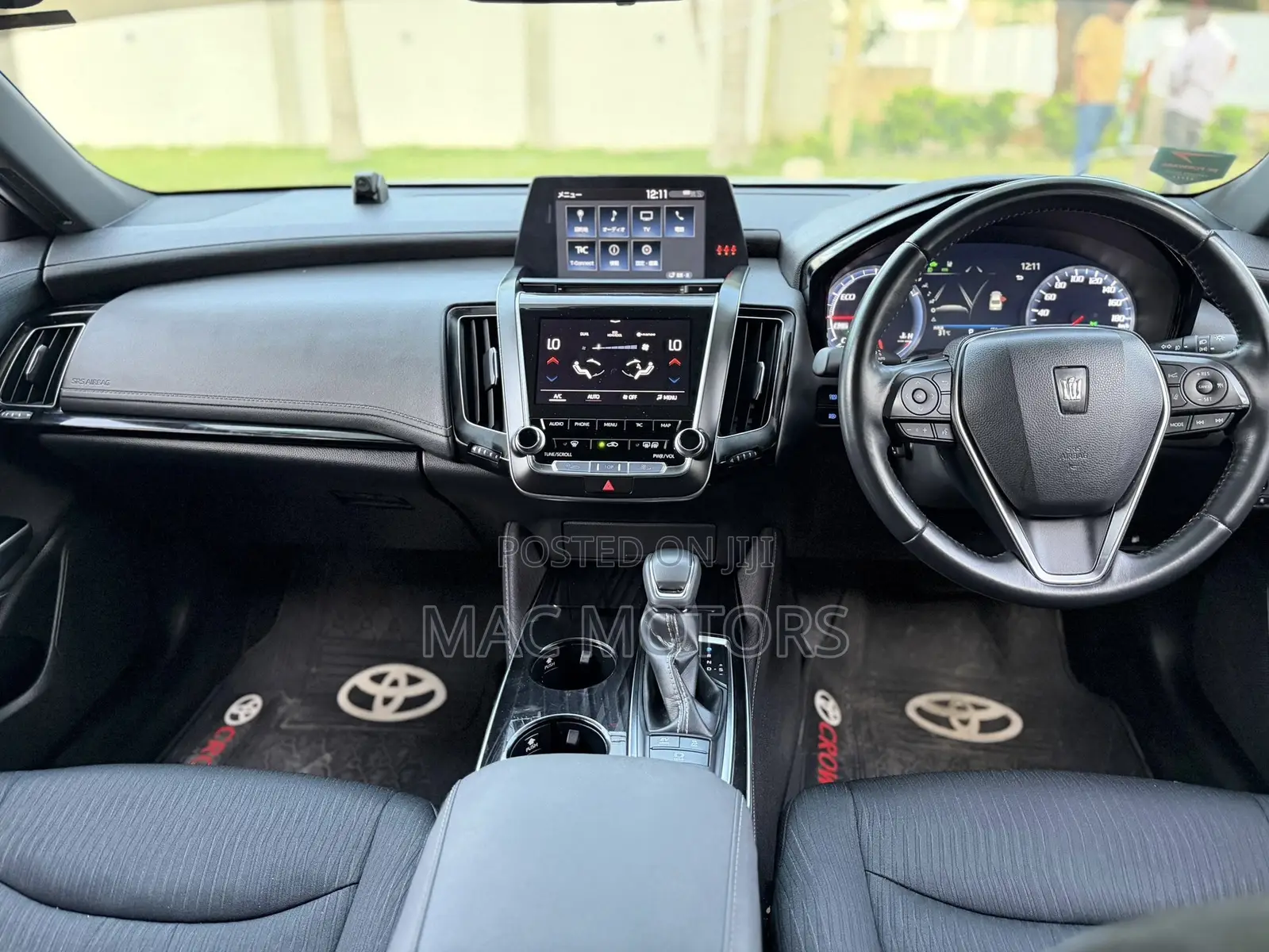 Toyota Crown 2018 Silver