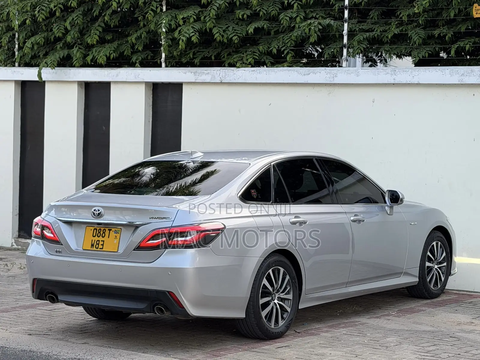 Toyota Crown 2018 Silver