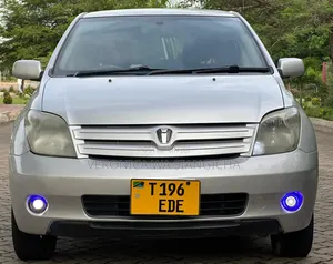 Toyota IST 2004 Silver