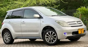 Toyota IST 2004 Silver