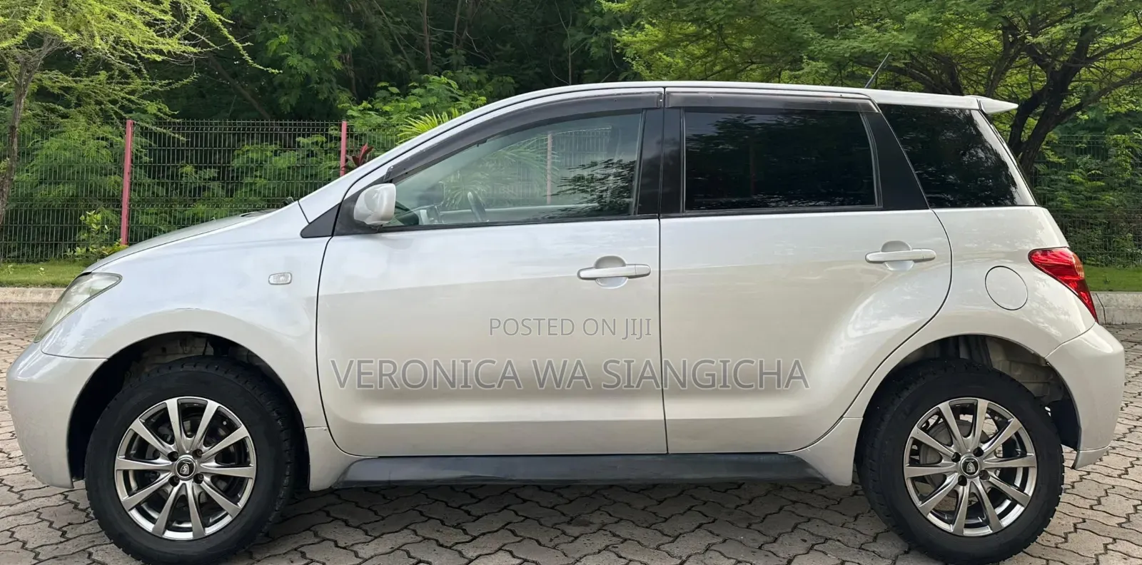 Toyota IST 2004 Silver