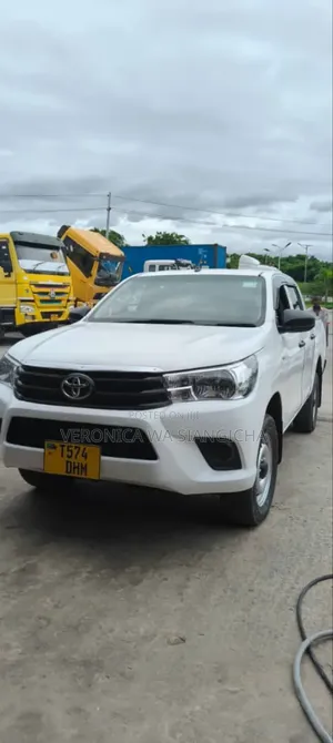 Toyota Hilux 2016 White