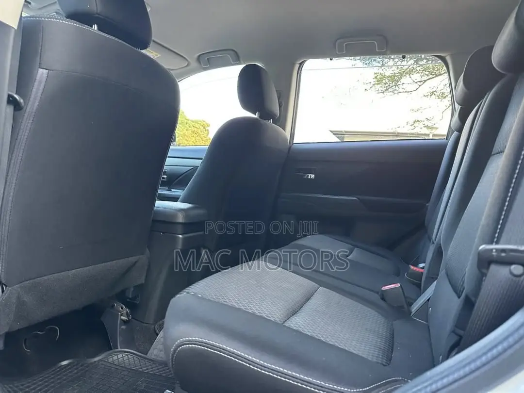 Mitsubishi Outlander 2010 White