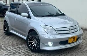 Toyota IST 2004 Silver