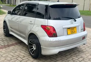 Toyota IST 2004 Silver