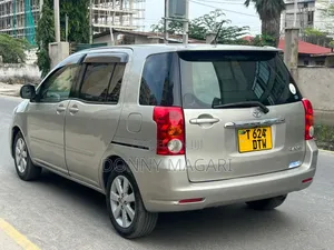 Toyota Raum 1.5 AWD 2003 Silver
