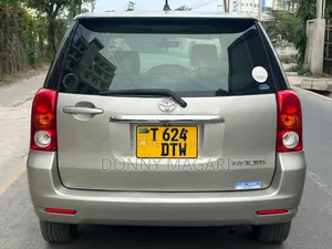 Toyota Raum 1.5 AWD 2003 Silver
