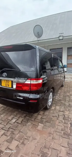 Toyota Alphard 2.4 Petrol FWD 2004 Black