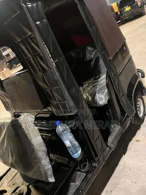 Bajaj Avenger 200 2025 Black