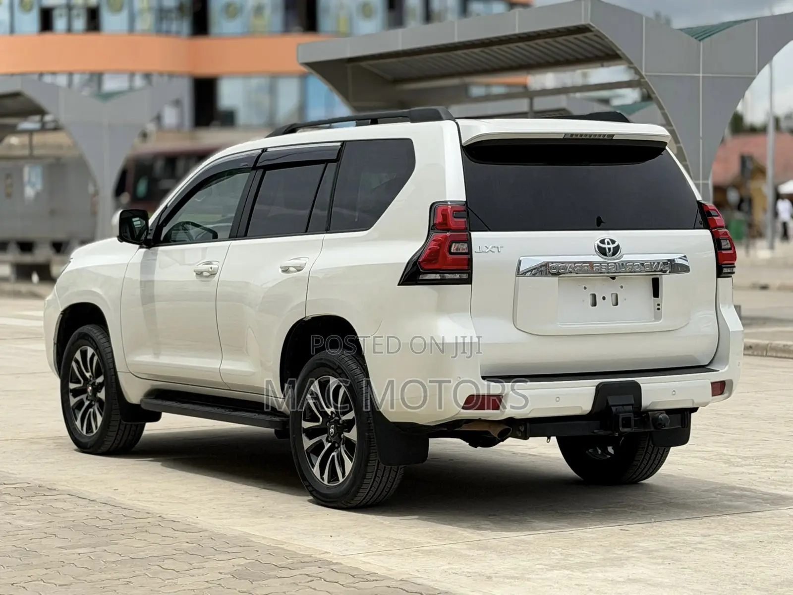 Toyota Land Cruiser Prado 2.8 2023 White