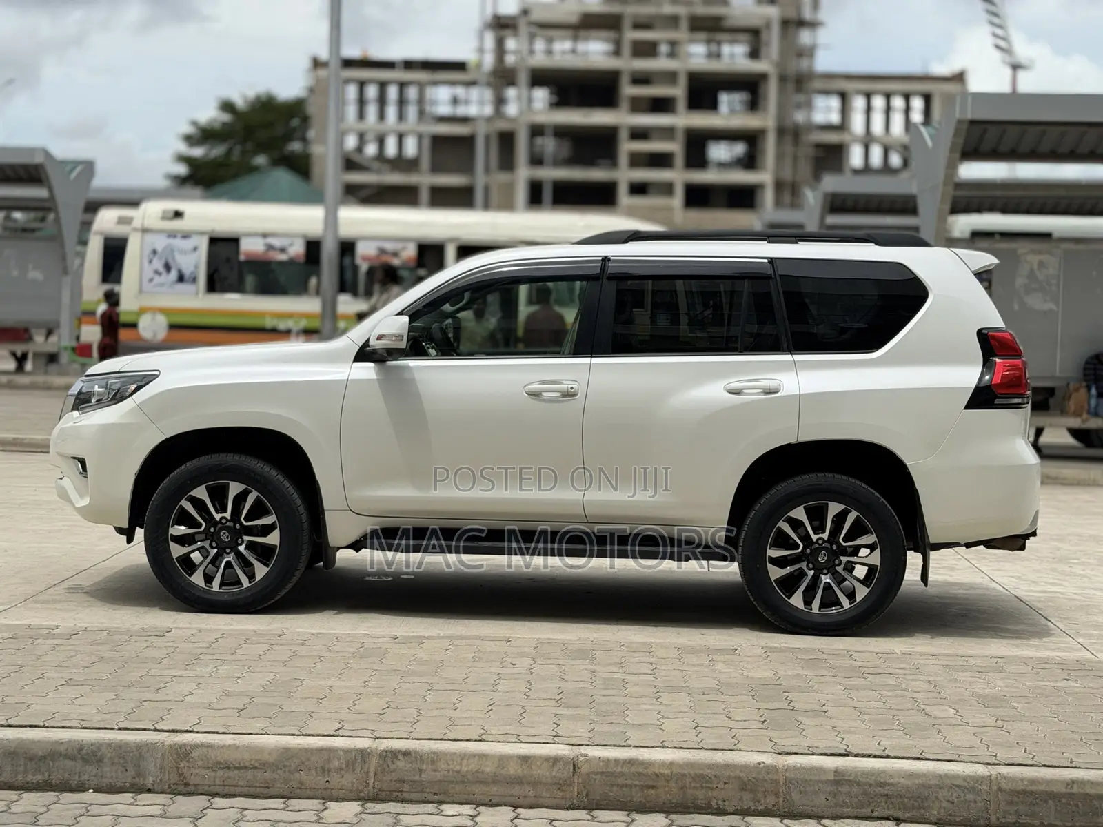 Toyota Land Cruiser Prado 2.8 2023 White