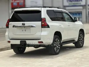 Toyota Land Cruiser Prado 2.8 2023 White