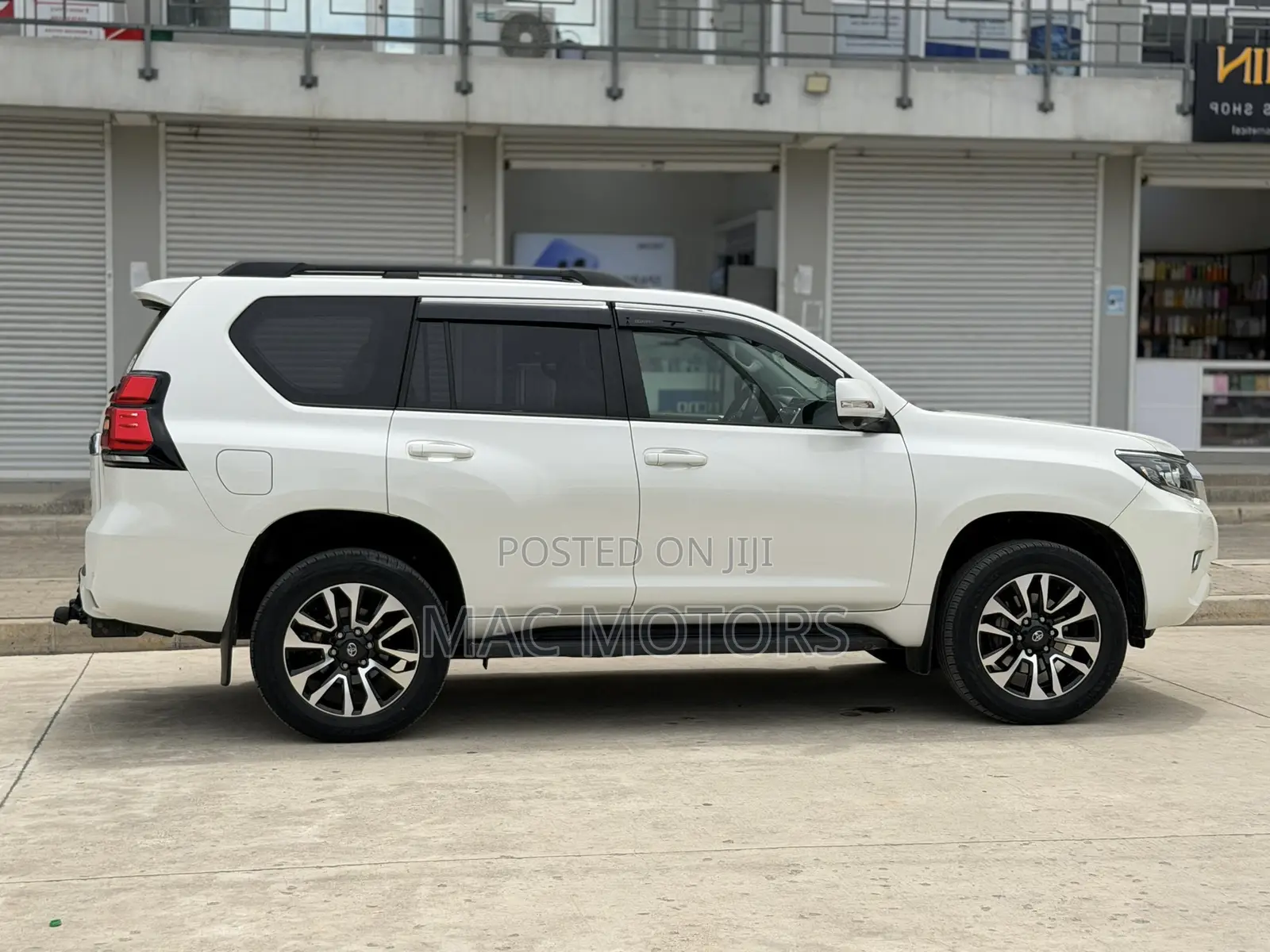 Toyota Land Cruiser Prado 2.8 2023 White