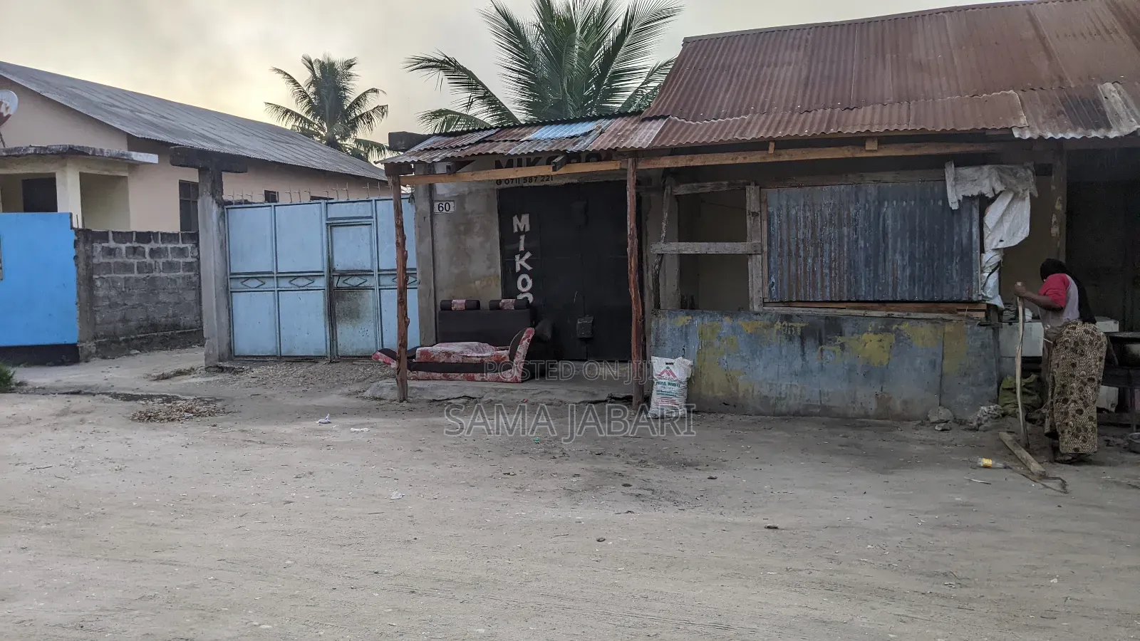 Nyumba Inauzwa Ipo Ndan Ya Fensi Inawapangaji Na Flemu Dar Es Salaam