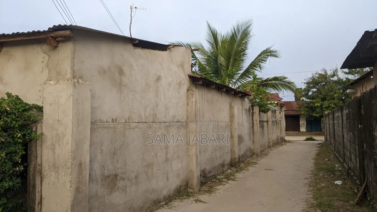 Nyumba Inauzwa Ipo Ndan Ya Fensi Inawapangaji Na Flemu Dar Es Salaam