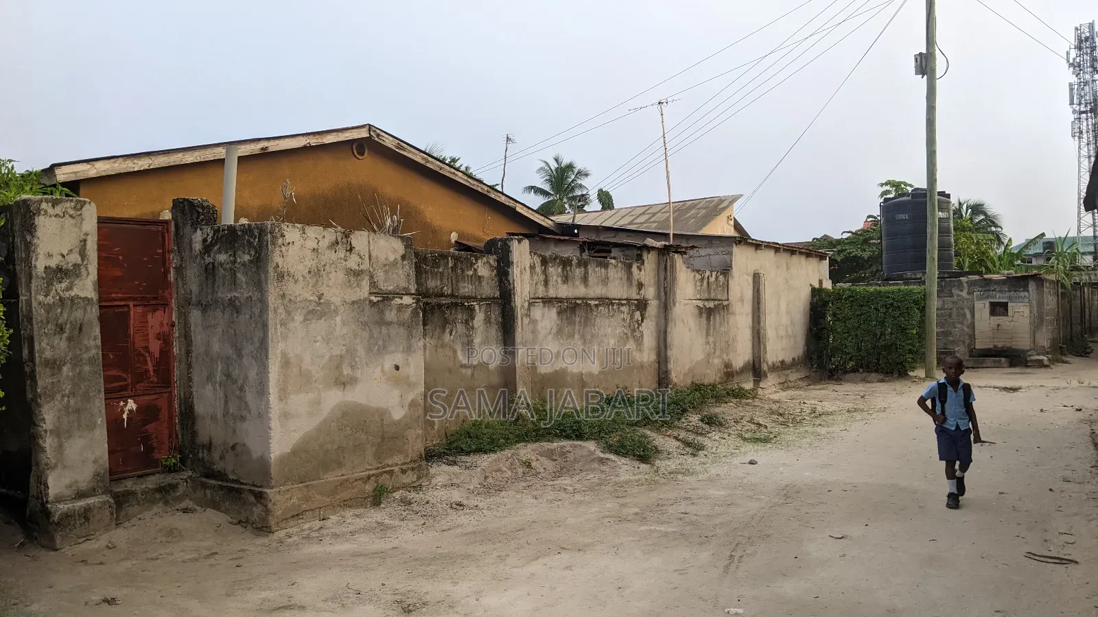 Nyumba Inauzwa Ipo Ndan Ya Fensi Inawapangaji Na Flemu Dar Es Salaam