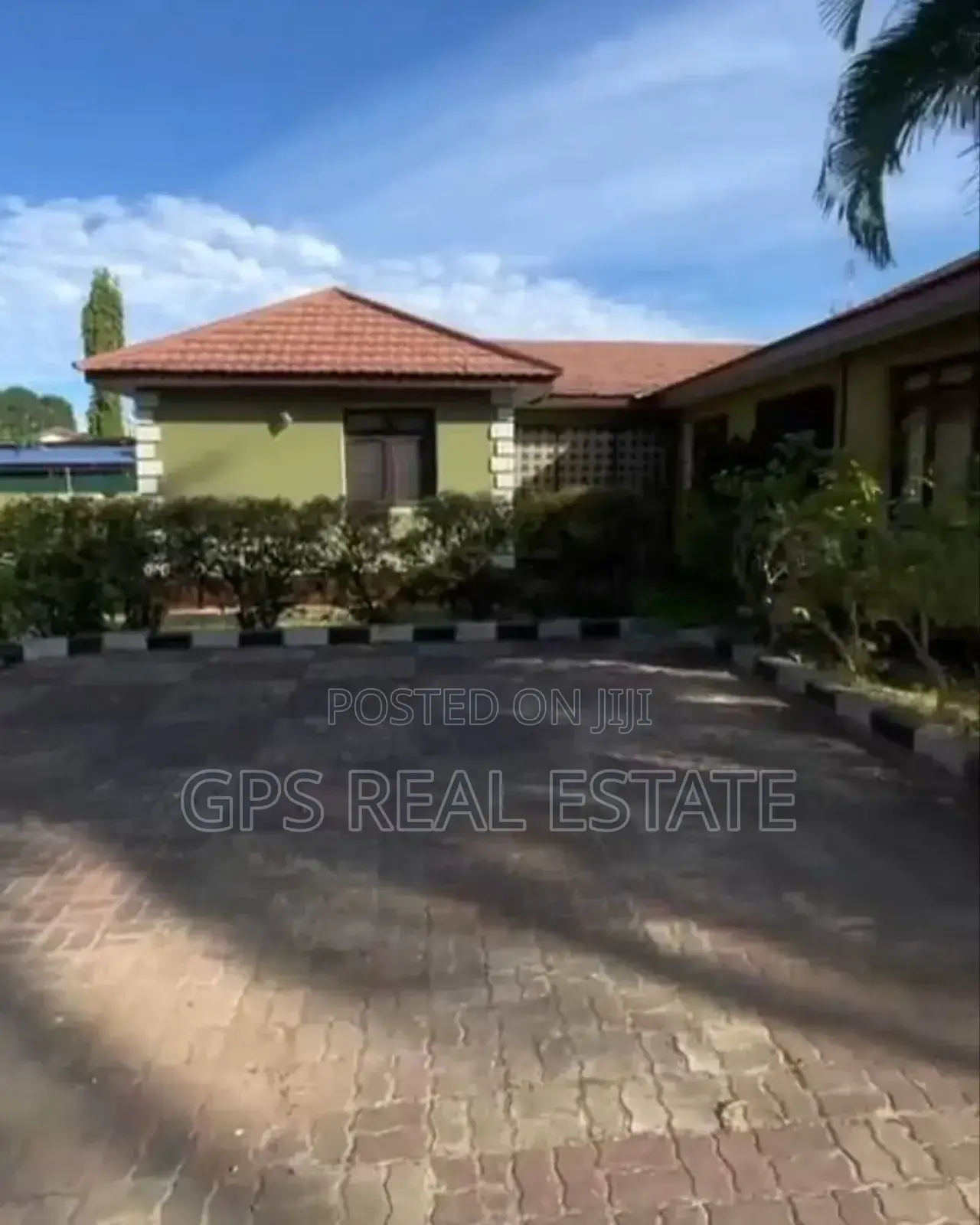 5bdrm House in Mikocheni A for sale