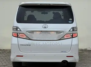 Toyota Vellfire 2010 White
