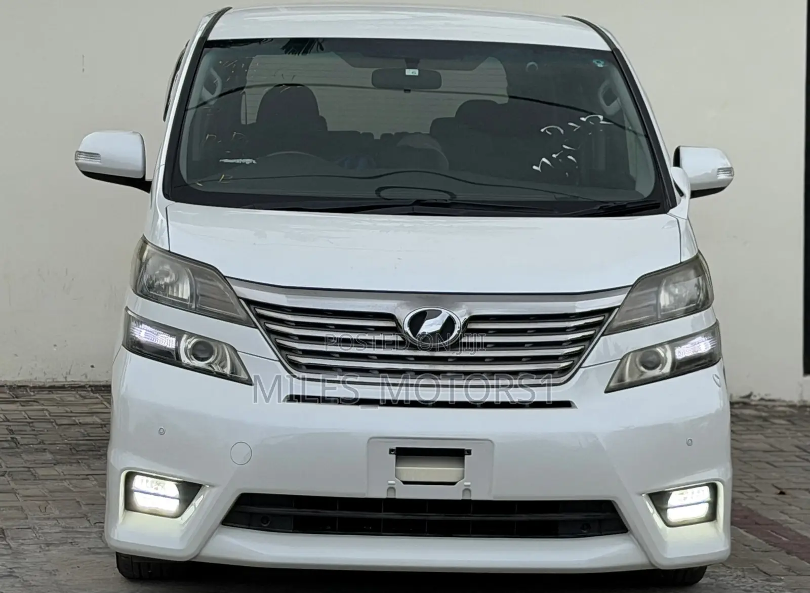 Toyota Vellfire 2010 White