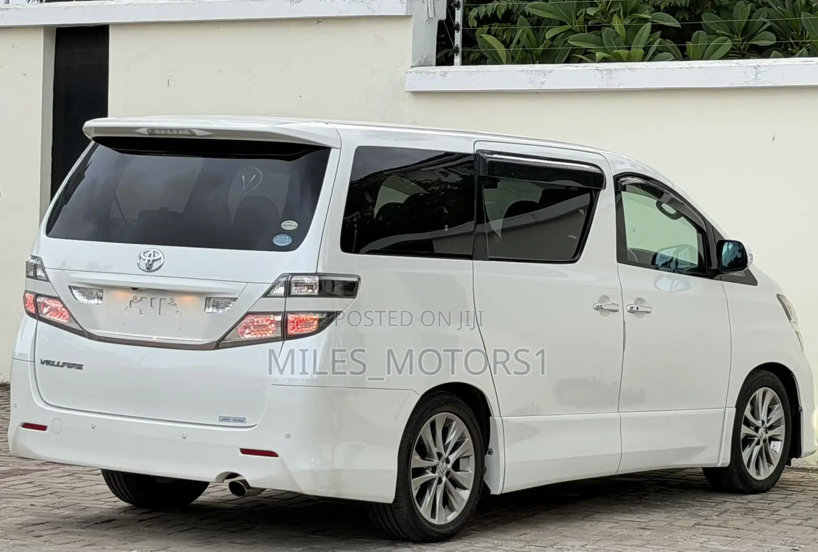 Toyota Vellfire 2010 White