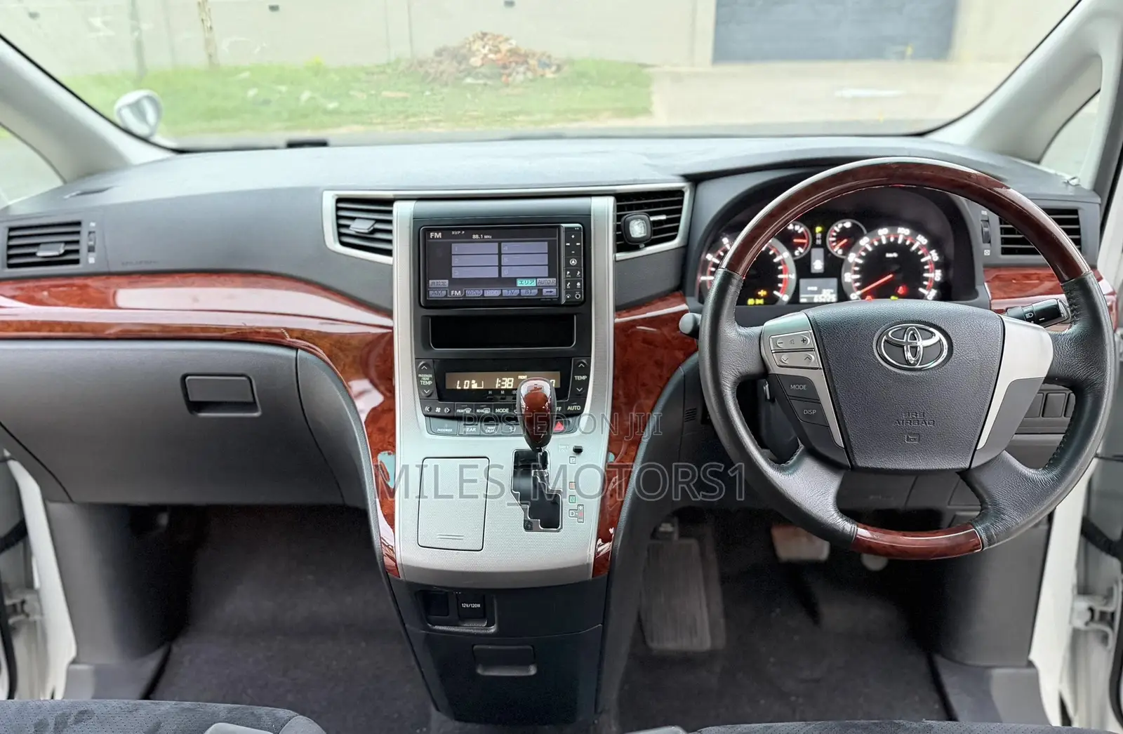 Toyota Vellfire 2010 White