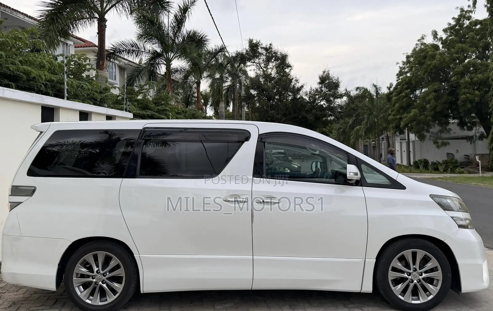 Toyota Vellfire 2010 White