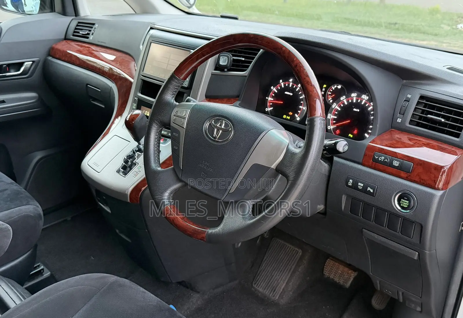 Toyota Vellfire 2010 White