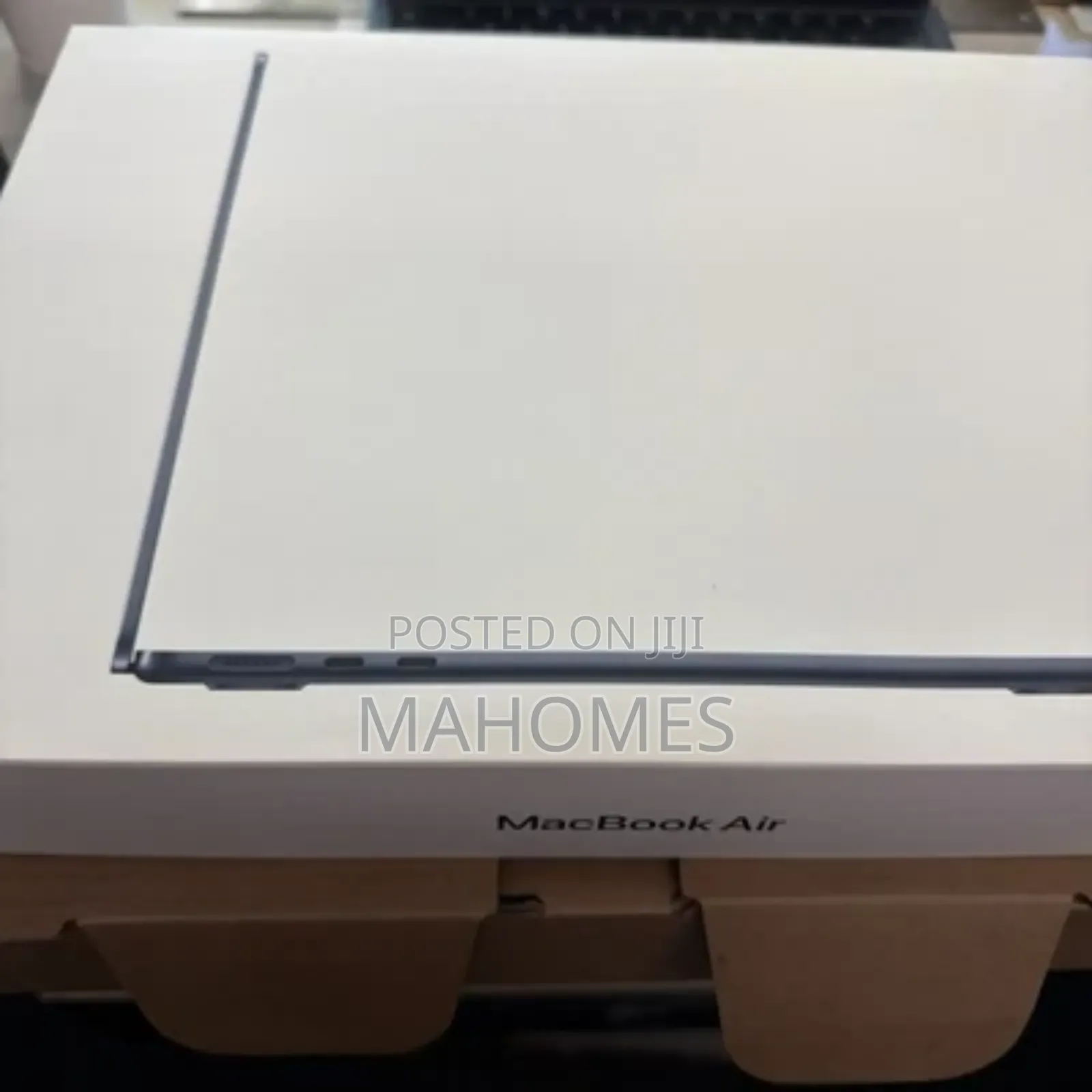 New Laptop Apple MacBook Air 2025 M4 13-inch 16GB Apple M4 SSD 512GB