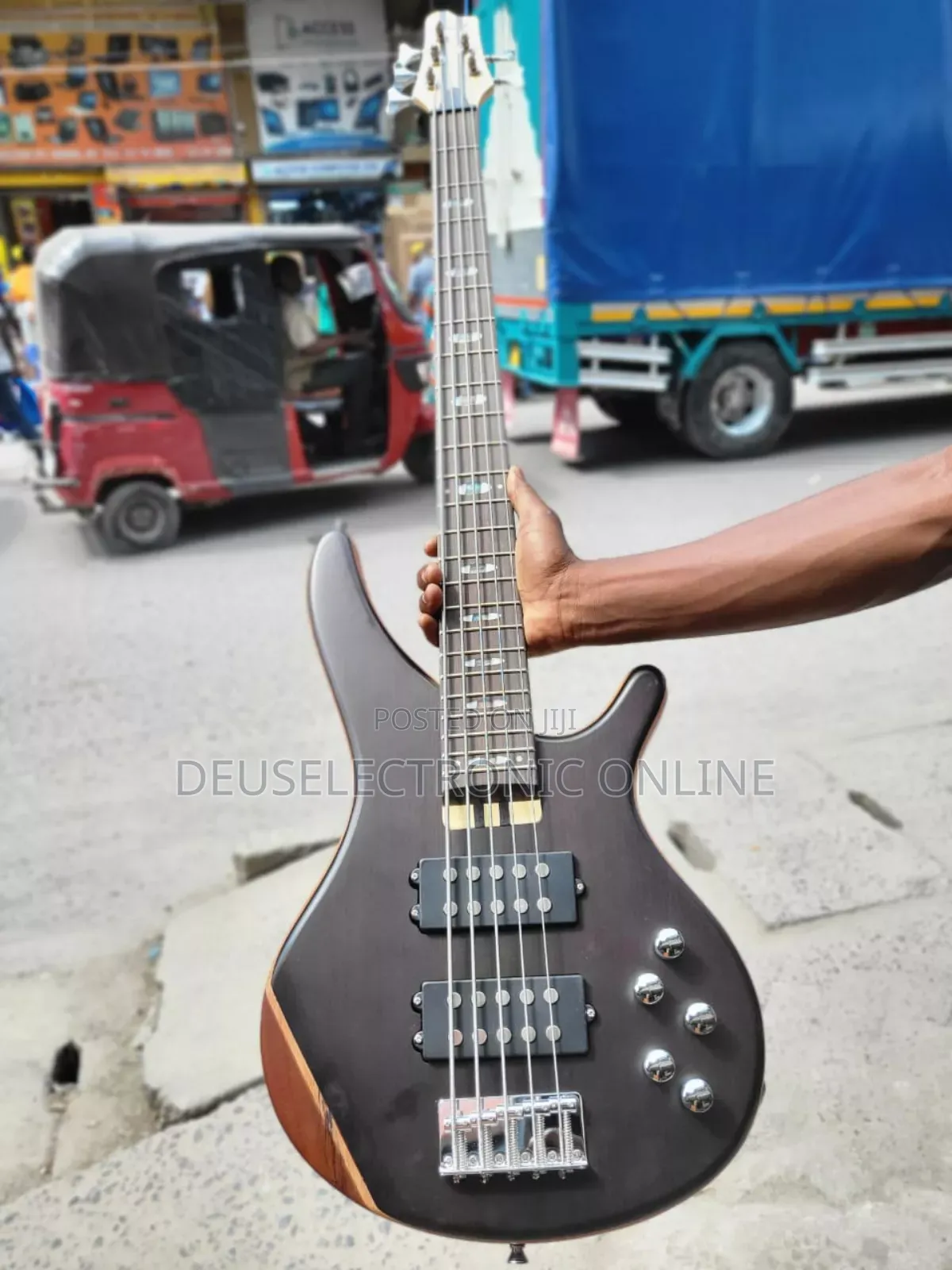 Guitar Ibanez 5 Strings Bass Active