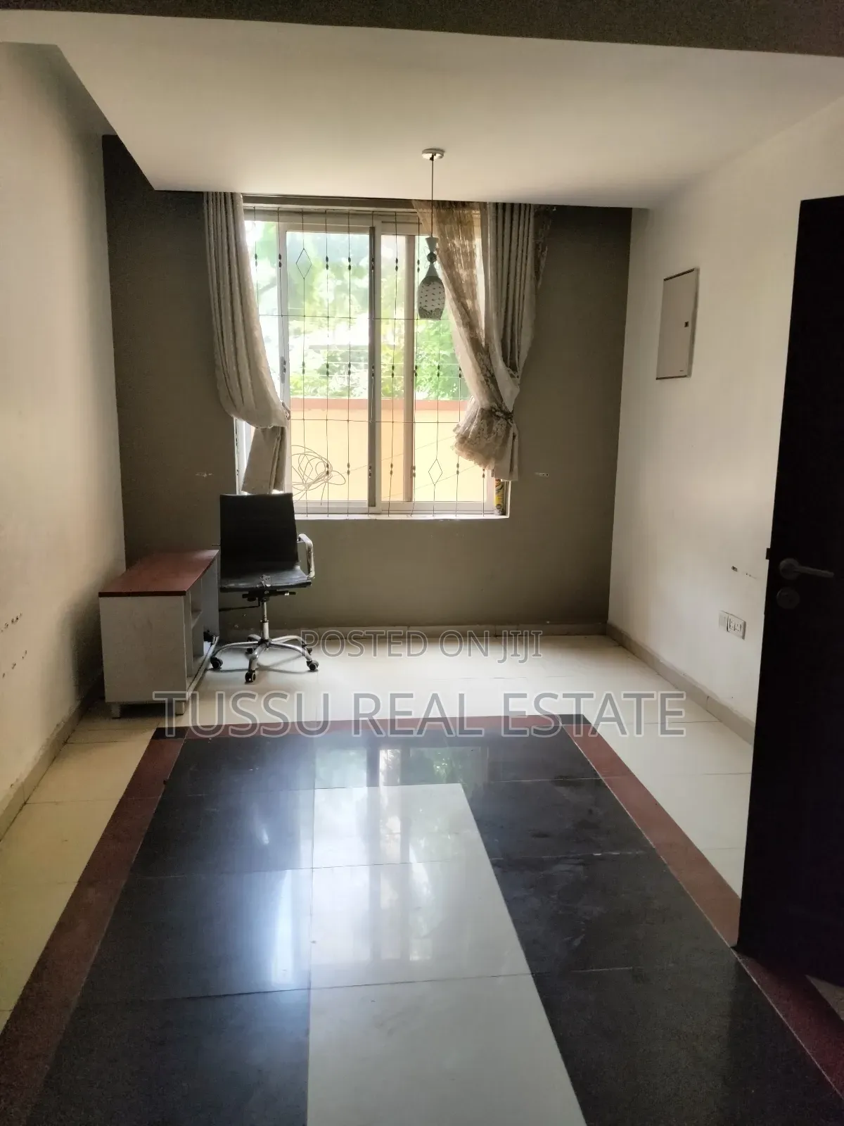3bdrm Apartment in Mikochen, Mikocheni for sale