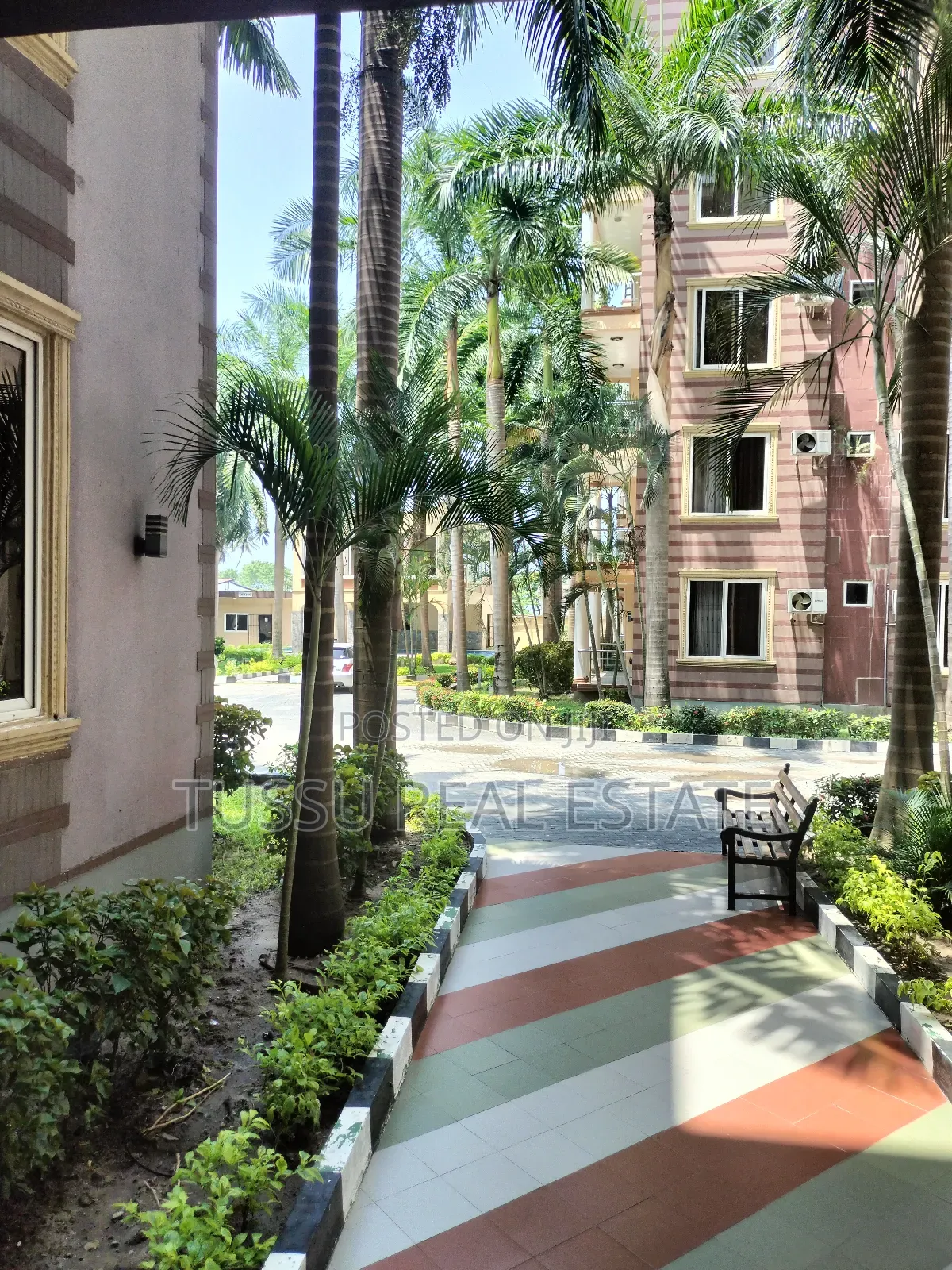3bdrm Apartment in Mikochen, Mikocheni for sale