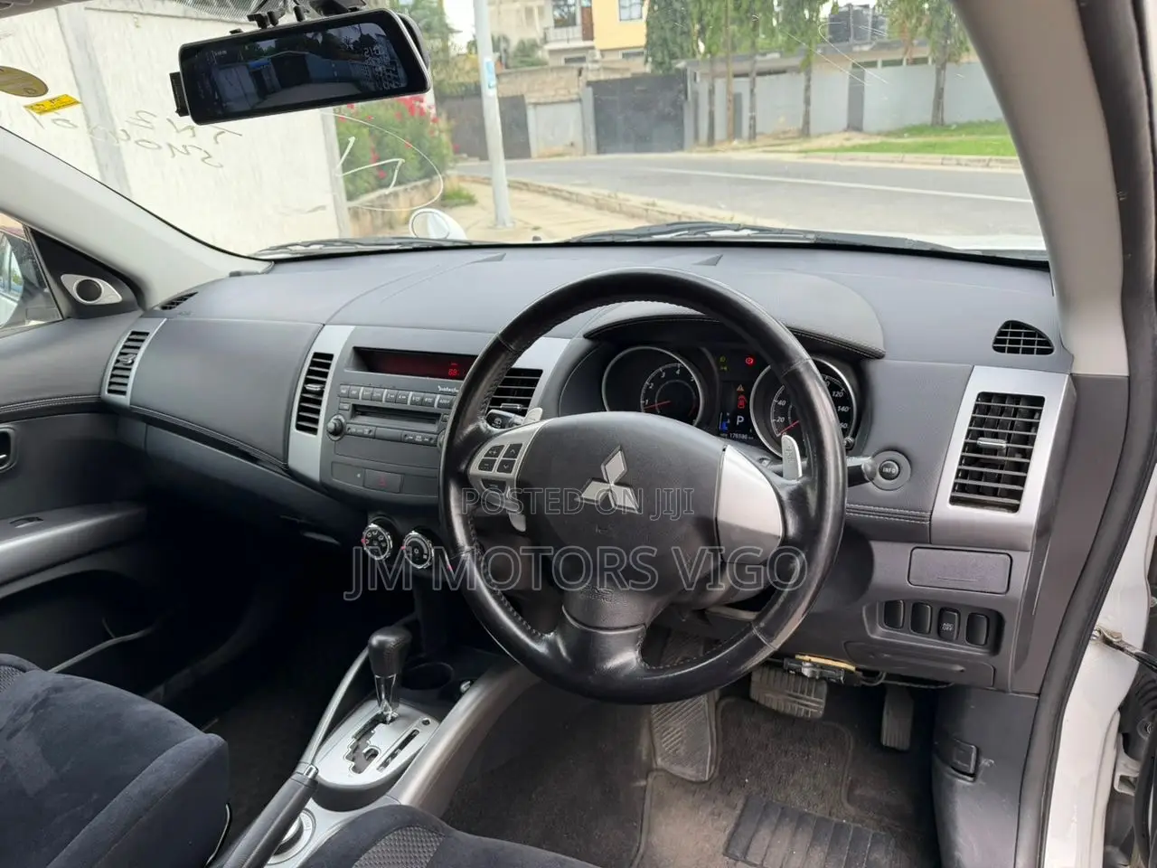 Mitsubishi Outlander 2010 White