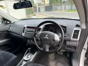 Mitsubishi Outlander 2010 White