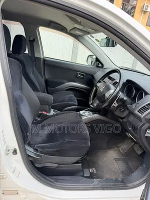Mitsubishi Outlander 2010 White