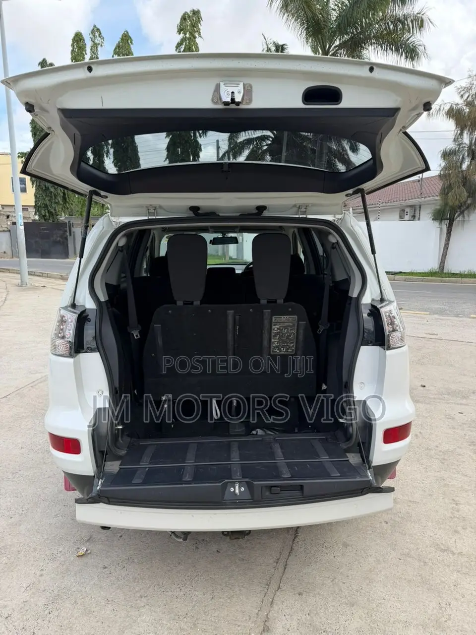 Mitsubishi Outlander 2010 White