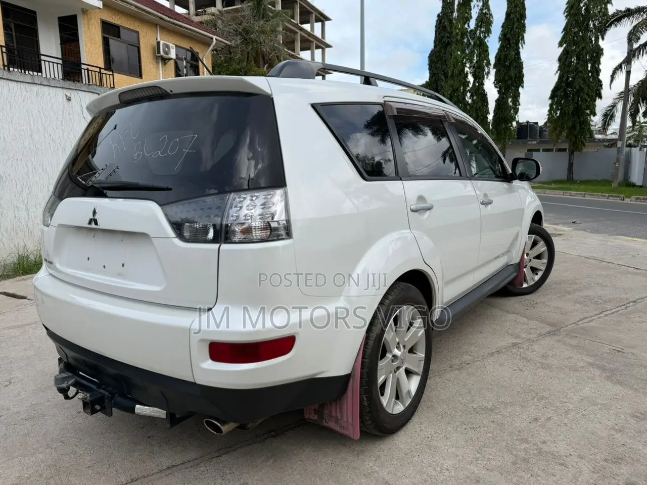 Mitsubishi Outlander 2010 White