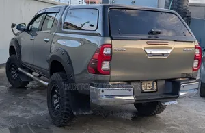 Toyota Hilux 2020 Gold