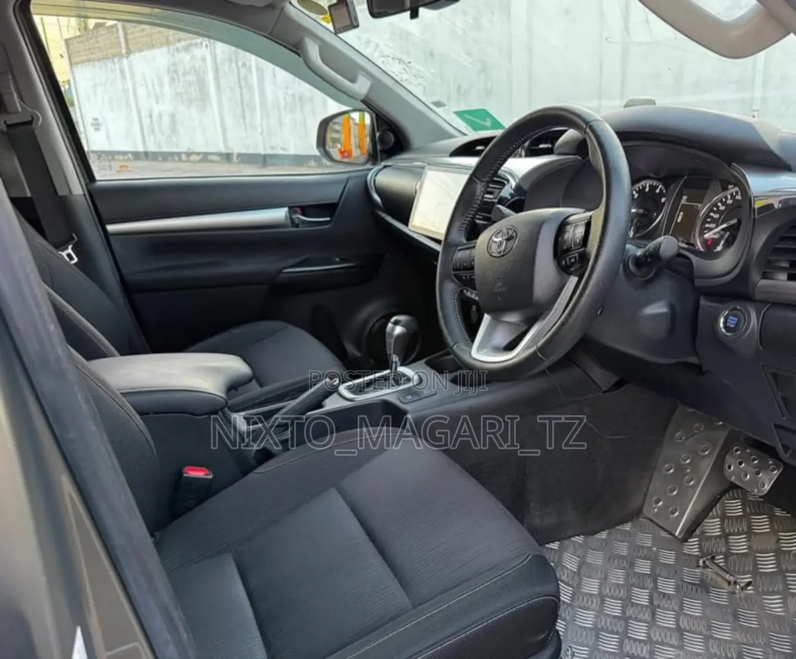 Toyota Hilux 2020 Gold