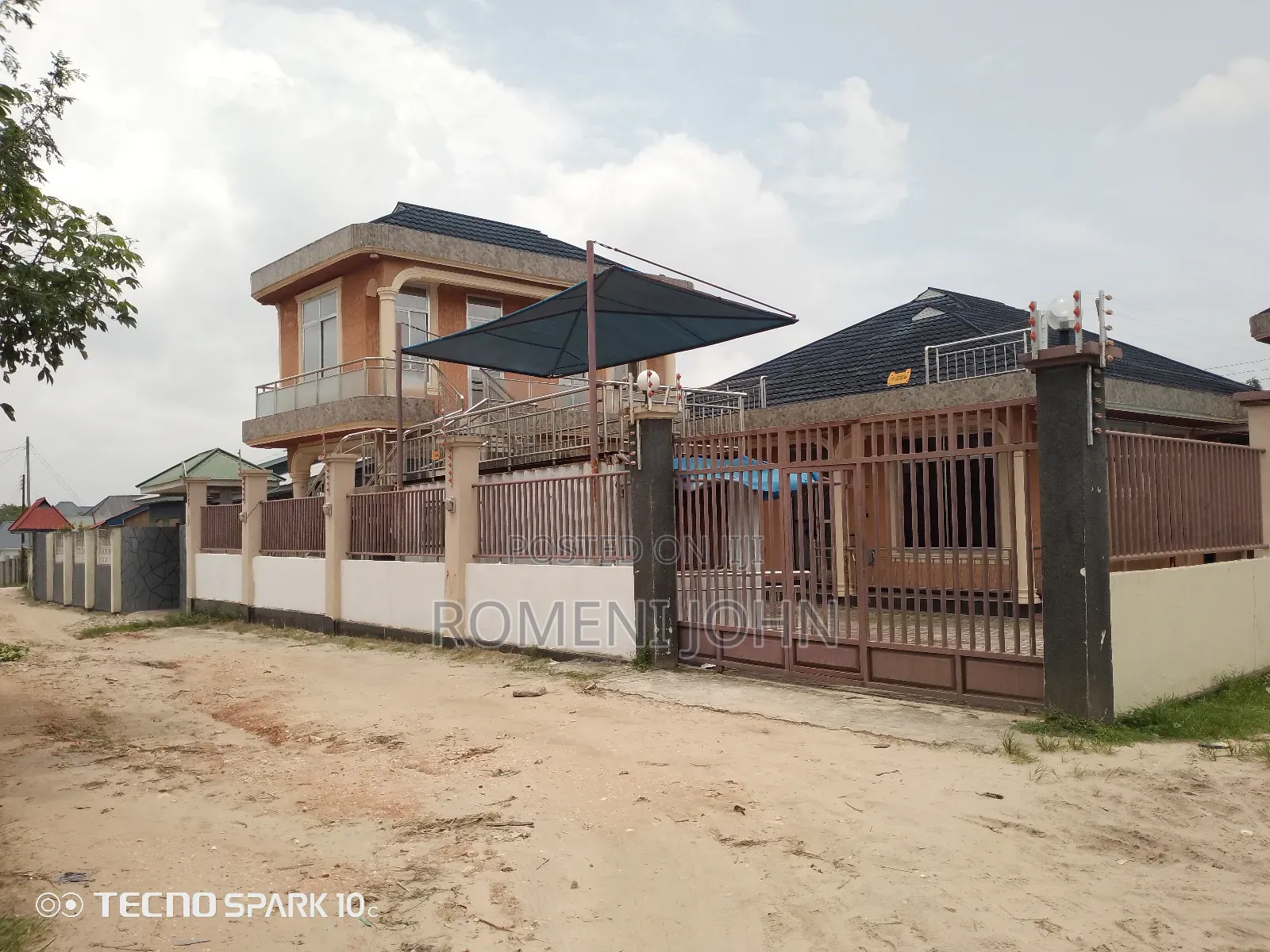 12bdrm House in Tanzania Daresalaam, Ilala for sale