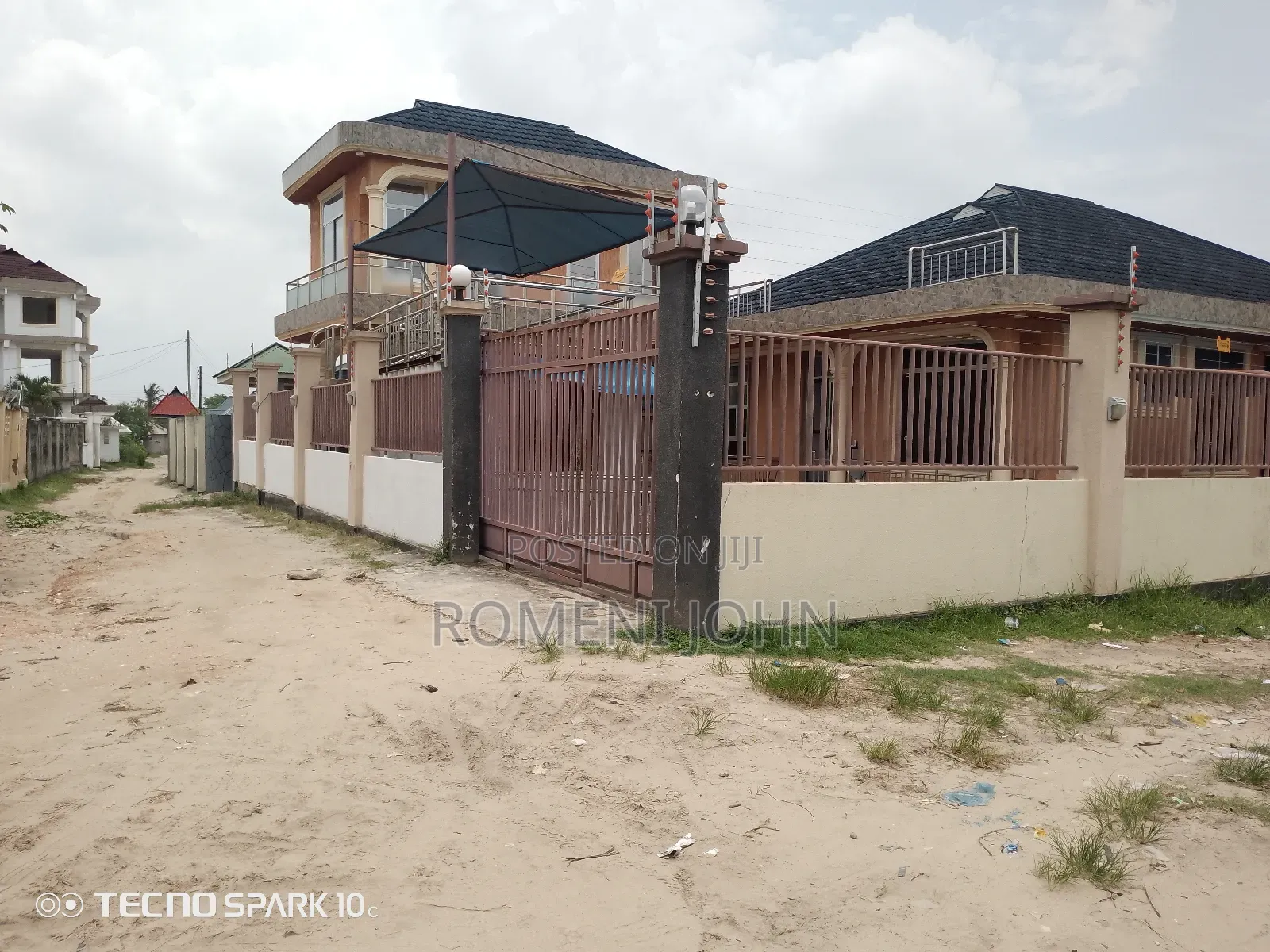 12bdrm House in Tanzania Daresalaam, Ilala for sale