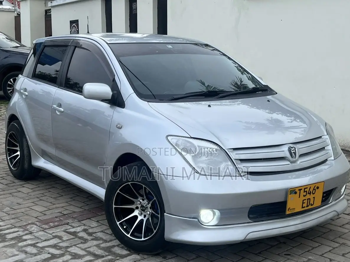 Toyota IST 2004 Silver