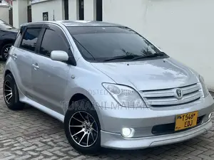 Toyota IST 2004 Silver