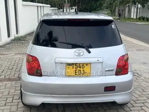 Toyota IST 2004 Silver
