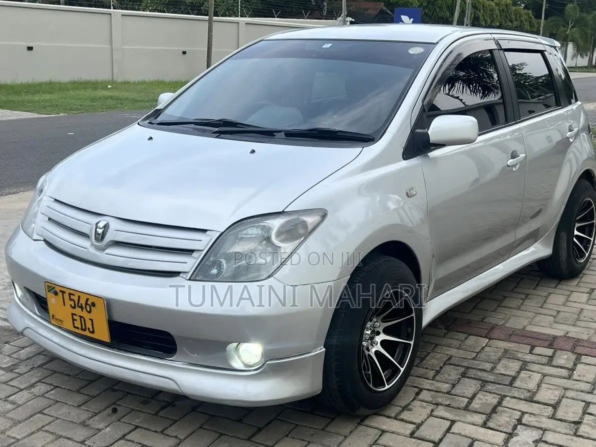 Toyota IST 2004 Silver