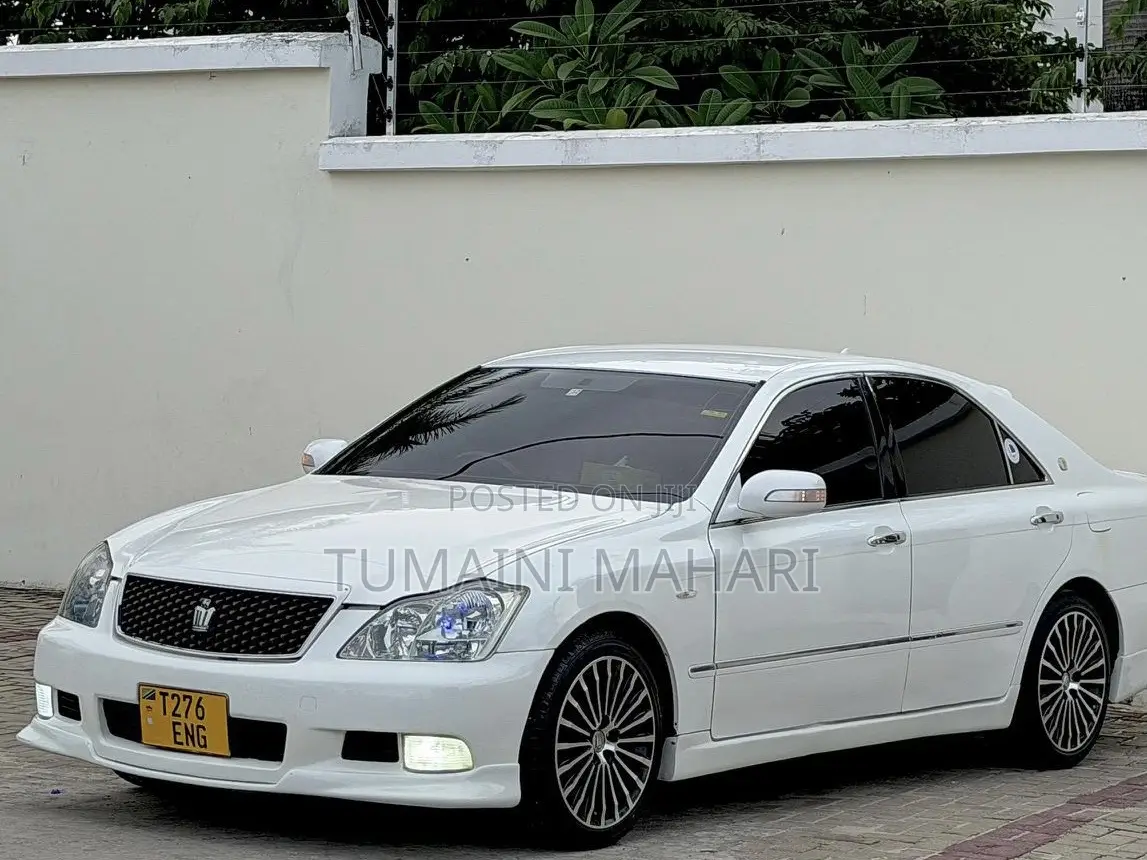 Toyota Crown 2006 White
