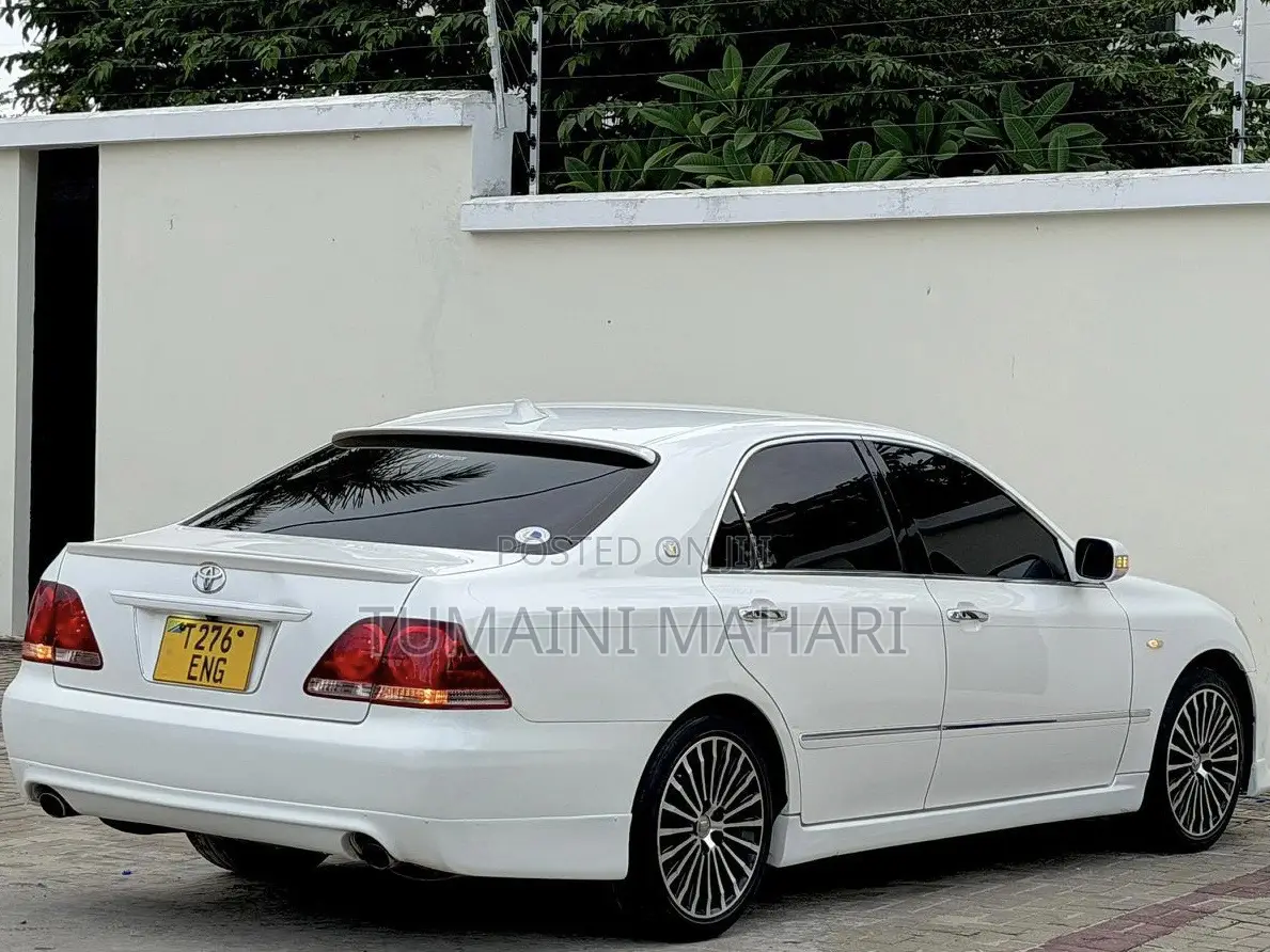 Toyota Crown 2006 White
