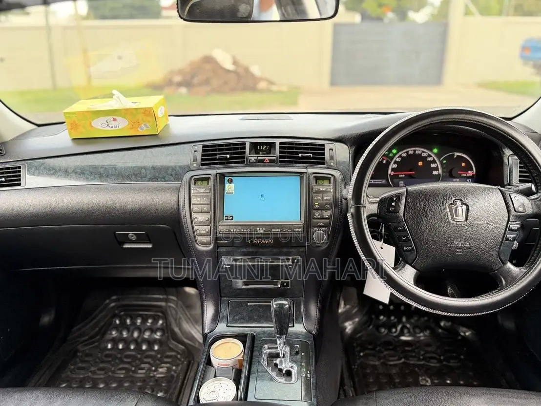 Toyota Crown 2006 White