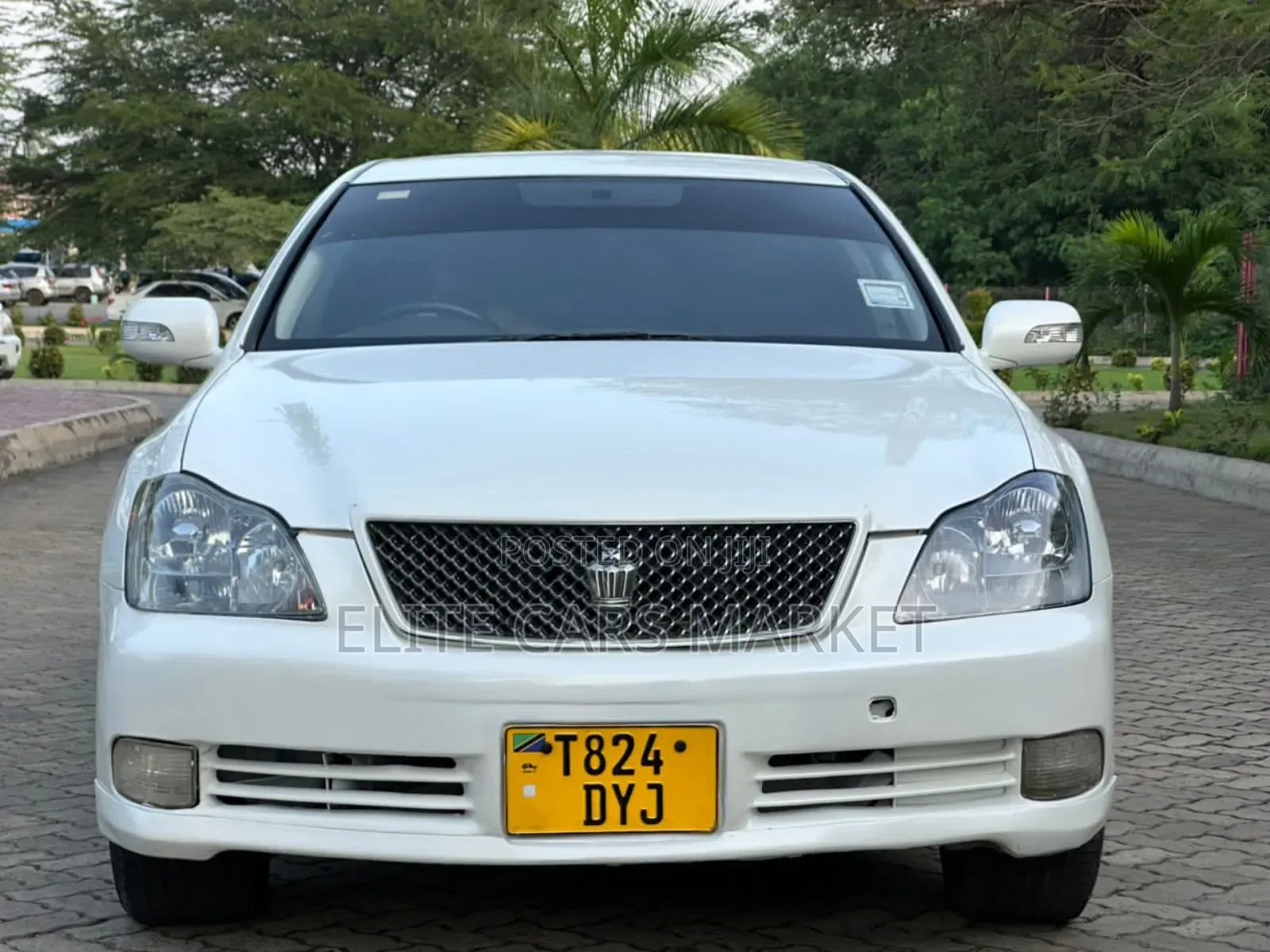 Toyota Crown Royale 2005 White